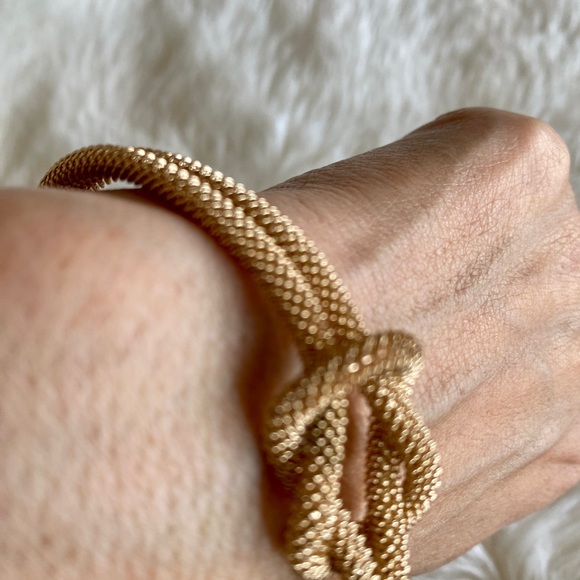 Gold mesh metal cuff - Picture 2 of 5